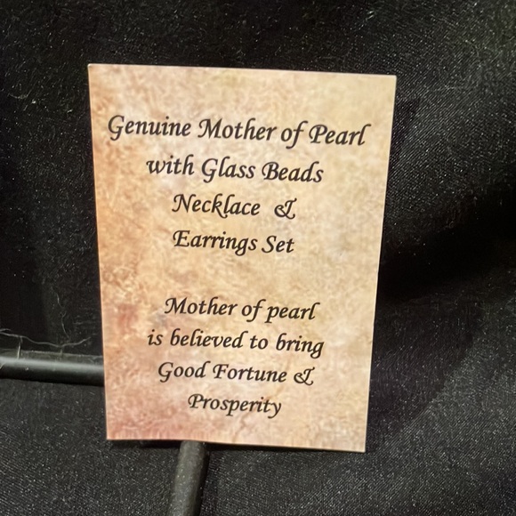 ✨Gift Set✨ - Mother of Pearl Necklace & Earrings, with Glass Beads - Picture 2 of 7